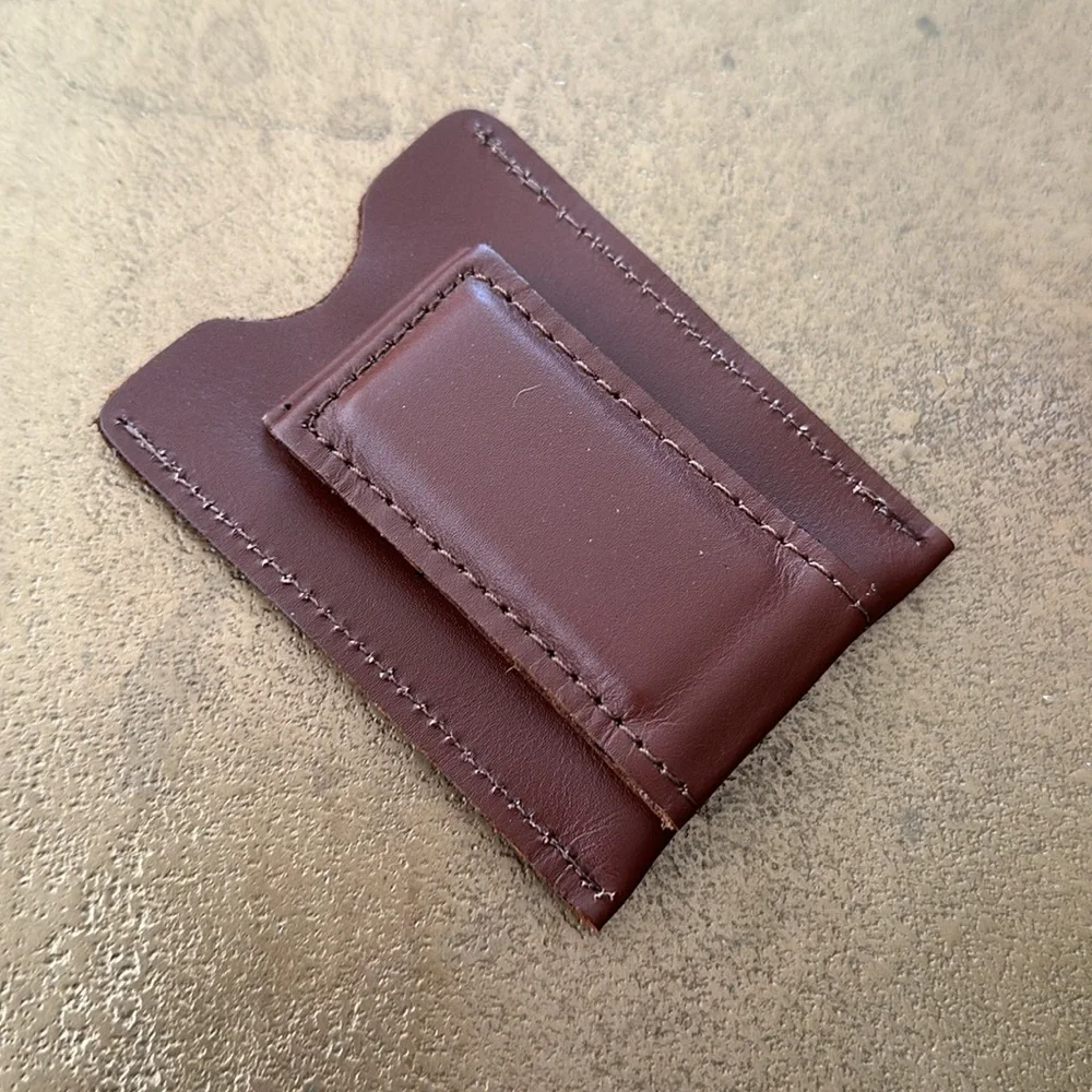 NEW men’s Strong Leather $ clip for cards and $$ has a golf club logo & in box.
